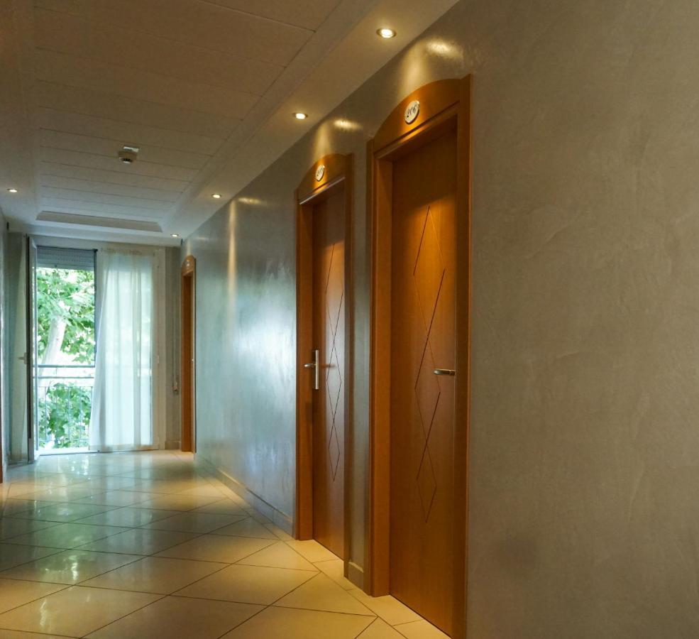 Hotel Londra Rimini Luaran gambar