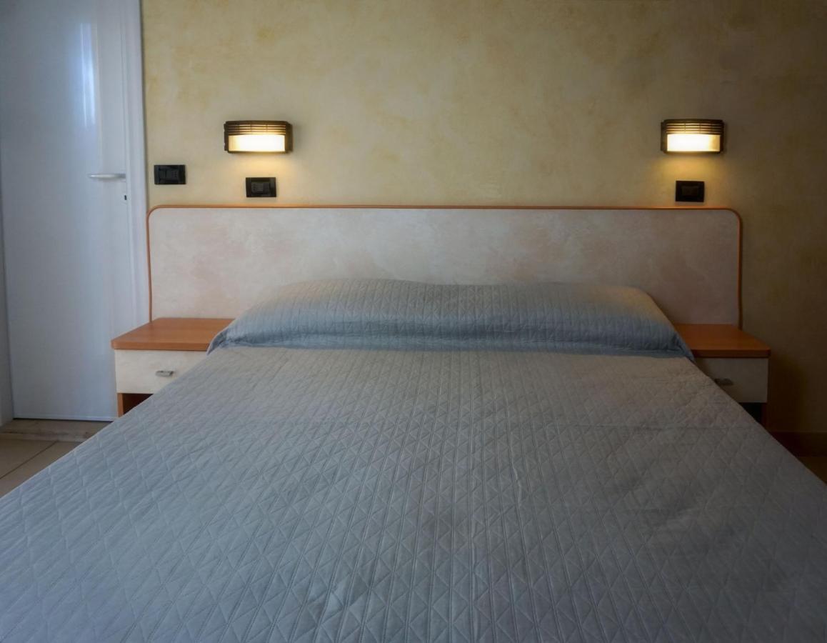 Hotel Londra Rimini Luaran gambar